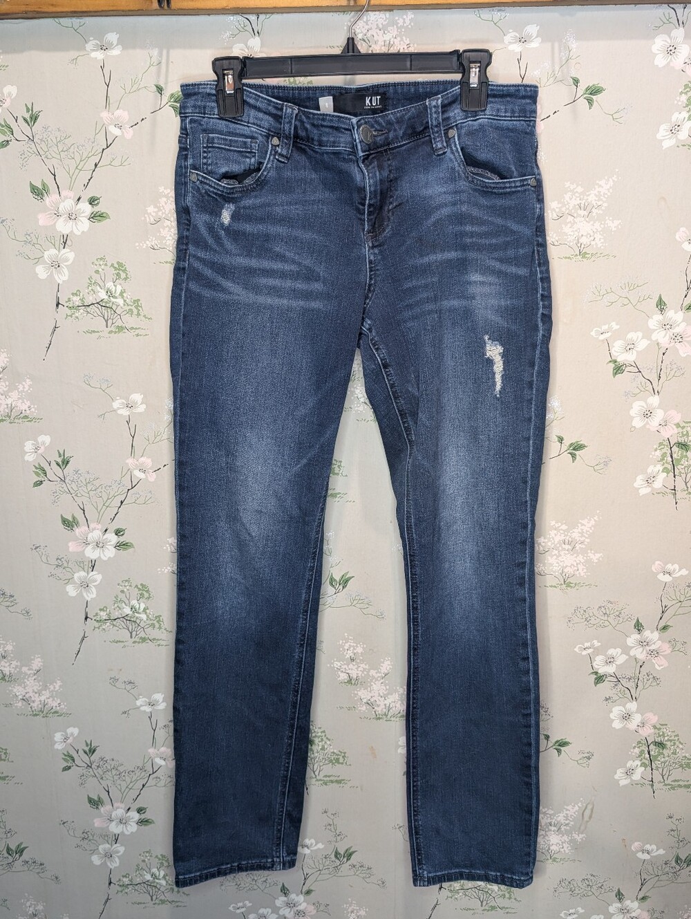 Kut from the Kloth Slouchy Boyfriend W: 17-17.5, R: 9, I: 29.5